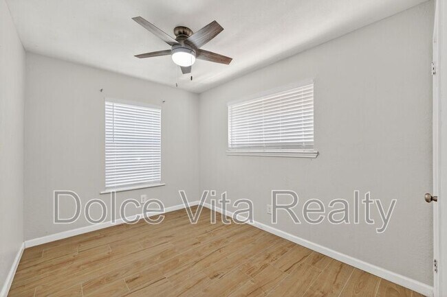 Building Photo - 2113 Gull Ave