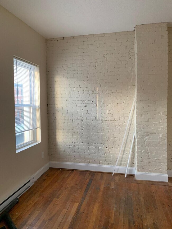 Building Photo - 2 bedroom in Boston MA 02115