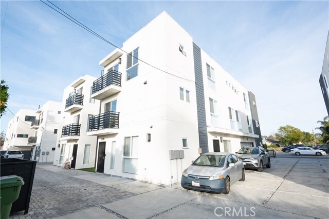 Building Photo - 2725 S La Brea Ave