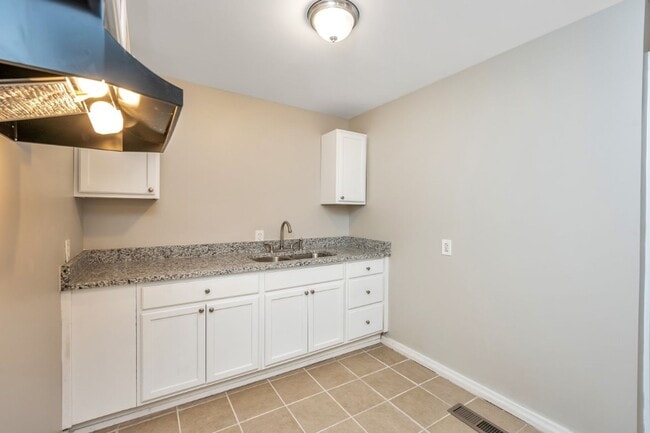 Building Photo - Cozy Childersburg Duplex! 2 Bed 1 Bath $75...