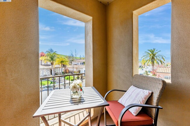 Building Photo - Luxury Living in The Bridges Golf Course C...