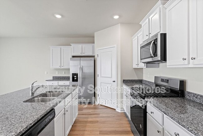 Building Photo - 215 Konik St