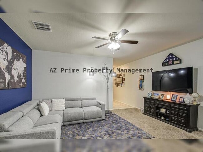 Building Photo - 30945 W Picadilly Rd