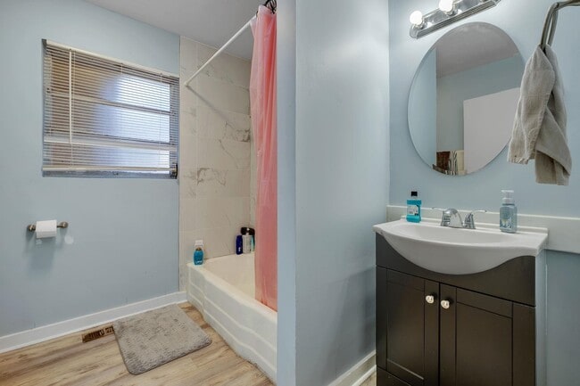 Building Photo - 1902 Sunset Ln