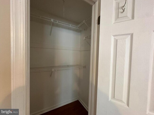 Building Photo - 507 Gregorys Way