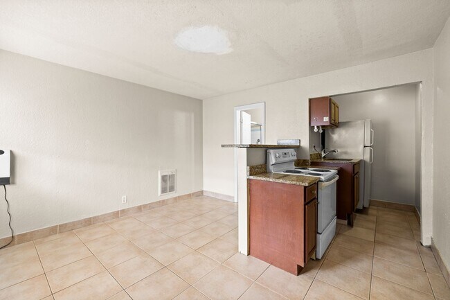 Building Photo - 143 W 28th St