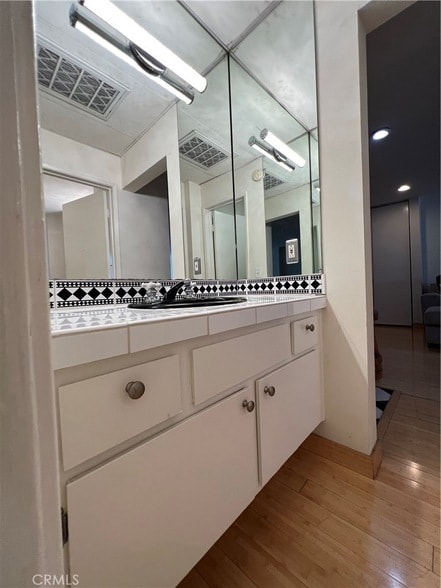 Building Photo - 10747 Wilshire Blvd