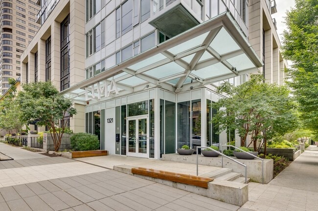 Building Photo - Luxurious 1 bedroom in Capital Hill!