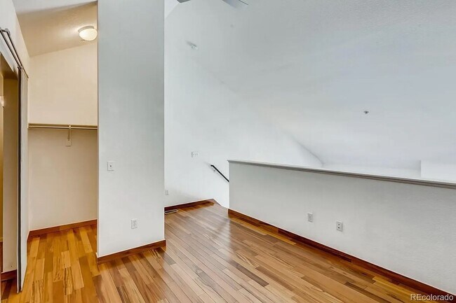 Building Photo - Top Level One Bedroom Condo in Rhino