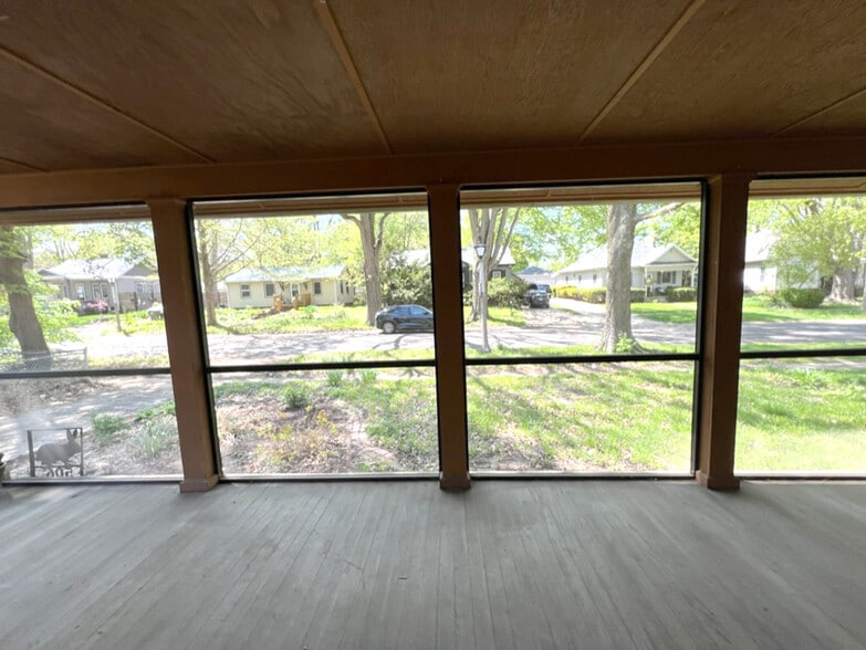 Building Photo - 506 S Poplar St