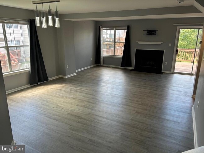 Building Photo - 44120 Mistletoe Terrace