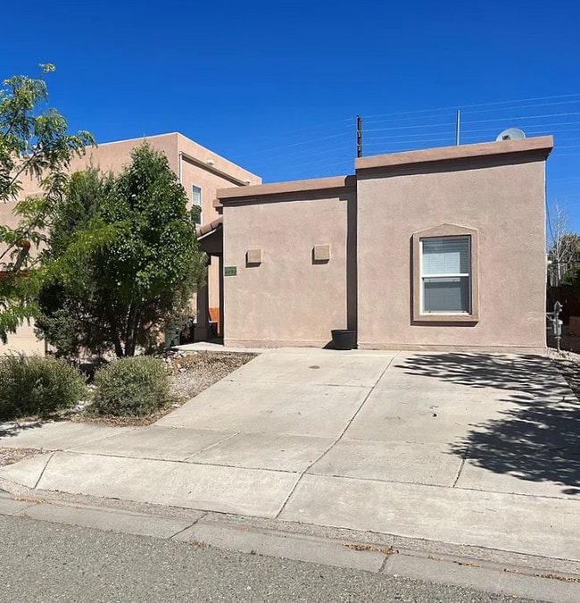 Building Photo - 4092 Sandia Vista Rd