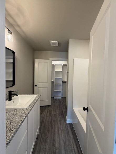 Building Photo - 3018 Glennster St