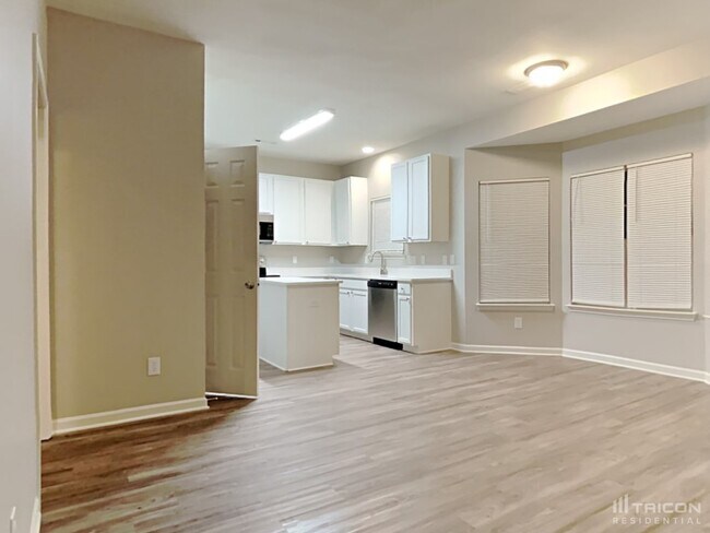 Building Photo - 1403 Peachcroft Rd