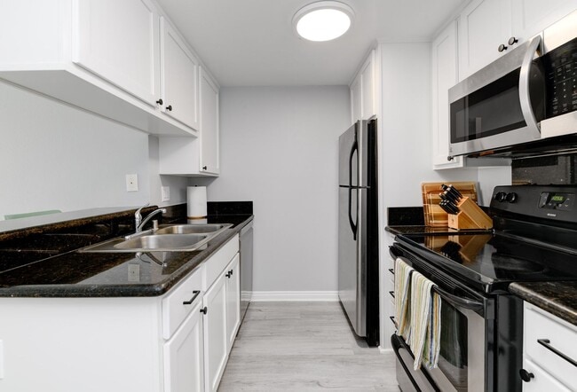 Building Photo - Modern 2 Bedroom 2 Bathroom Apartment Right Next to SDSU  -  WITH 2 PARKING SPOTS!!!