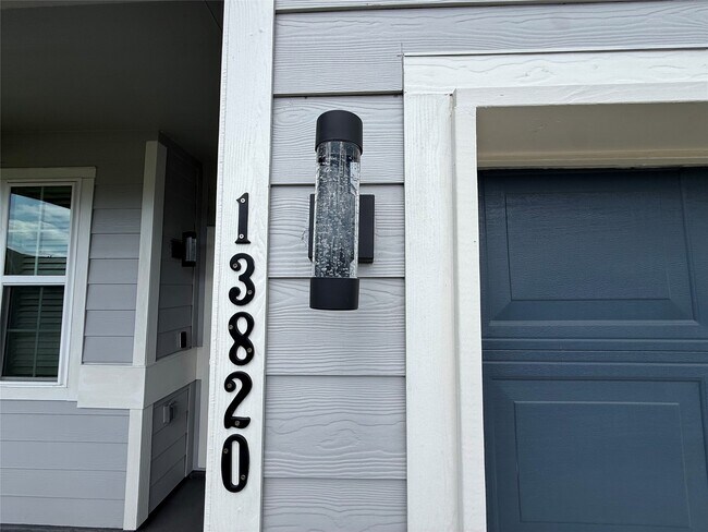 Building Photo - 13820 Goldeye Dr