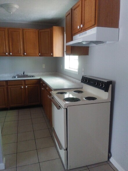 Building Photo - 1005 Maxham Rd