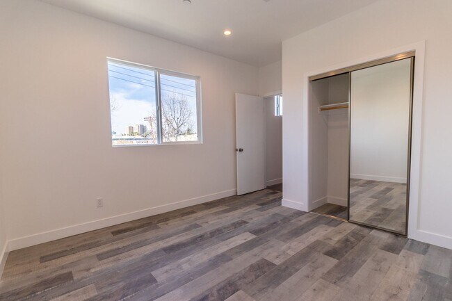 Building Photo - 5142 Riverton Ave