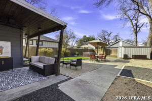 Building Photo - 227 E Baylor St