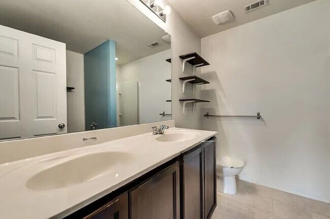 Building Photo - 1601 Megan Creek Dr