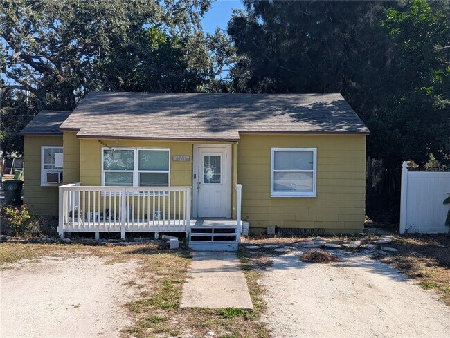 Building Photo - 1701 13th St W