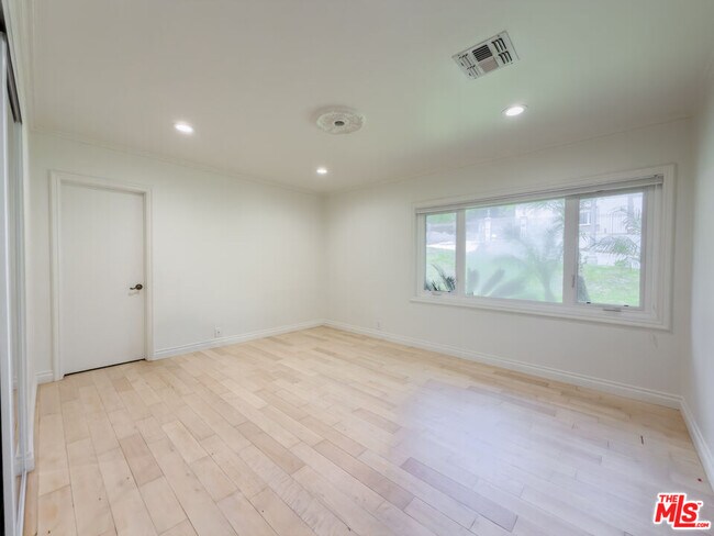 Building Photo - 1094 Garden Ln