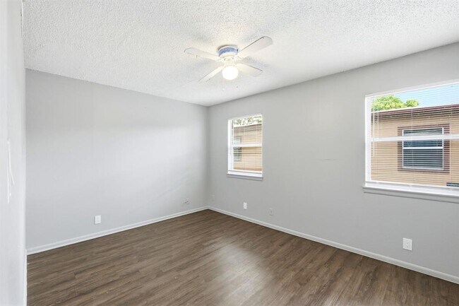 Building Photo - 2319 Greenfield Pkwy