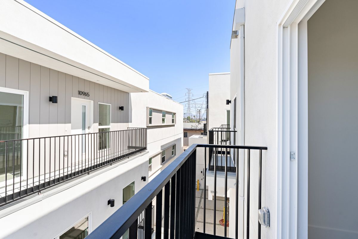 Building Photo - 10961 Calvert St