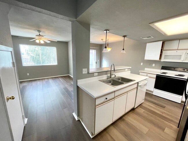 Building Photo - 3448 Sunriver Rd