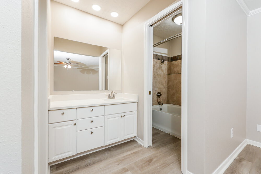 Building Photo - 4018 Oak Run Dr