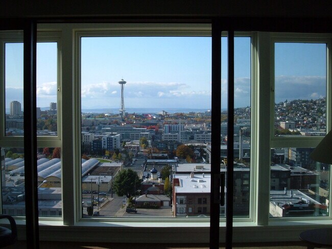 Building Photo - Capitol Hill Condo