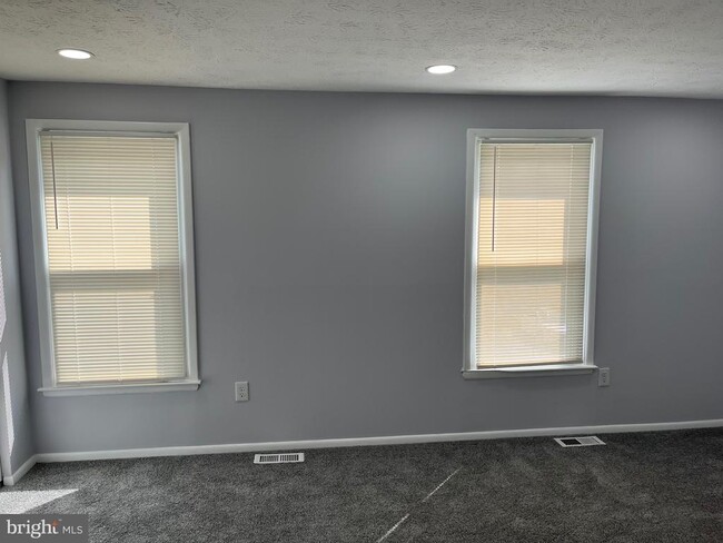 Building Photo - 11231 Westport Dr