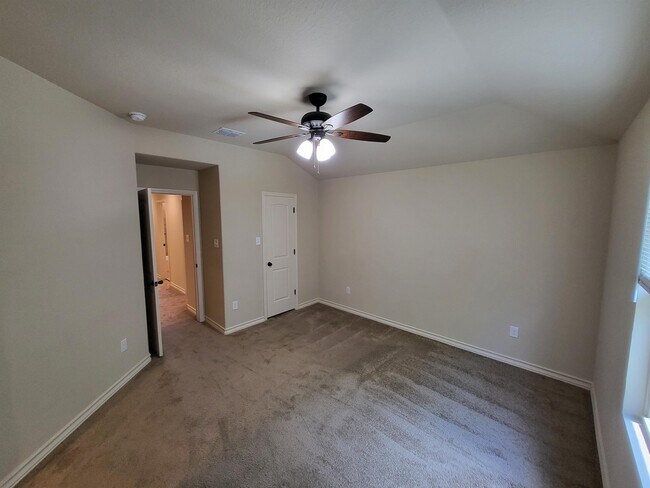 Building Photo - 6930 Lakeview Dr.