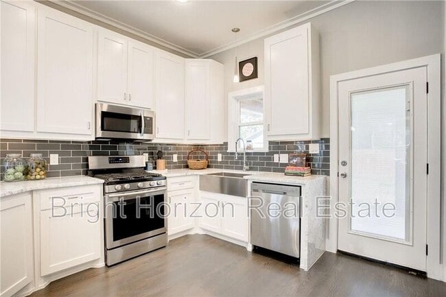 Building Photo - 1821 W 10th St