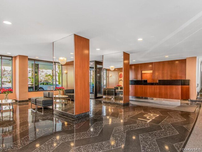 Building Photo - 555 Kappock St
