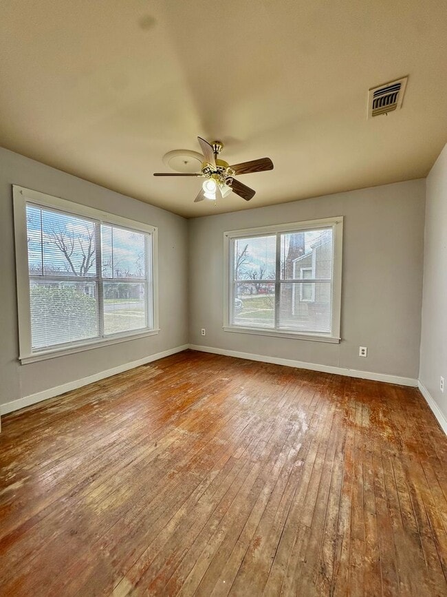 Building Photo - COMING FEBRUARY 2026 - Centrally Located 2-Bedroom Home!