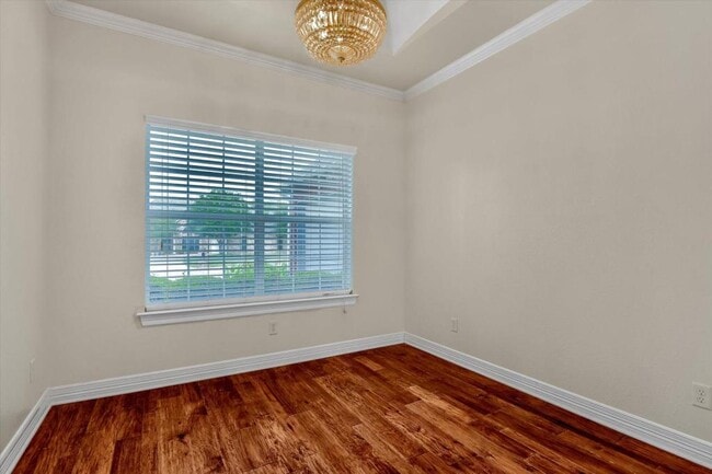 Building Photo - 629 Clay Ln