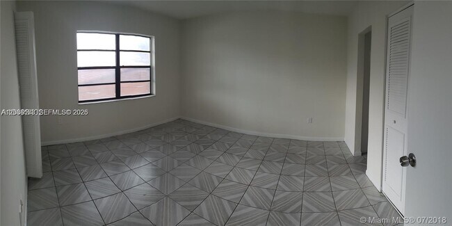 Building Photo - 1325 W 68th St