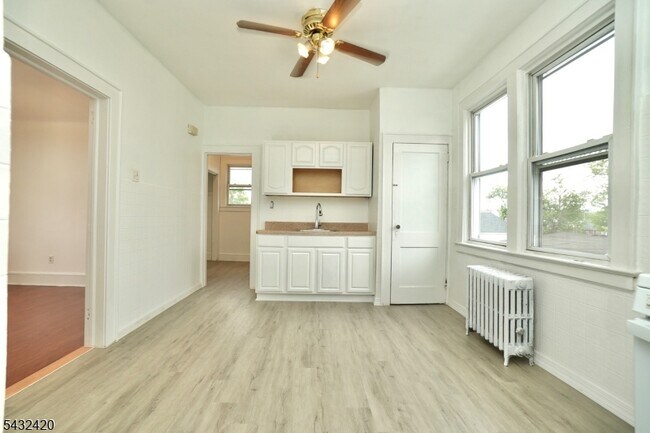 Building Photo - 428 N 12th St
