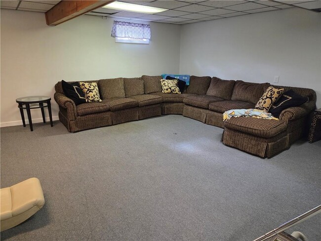 Building Photo - 15 Meadowview Ter