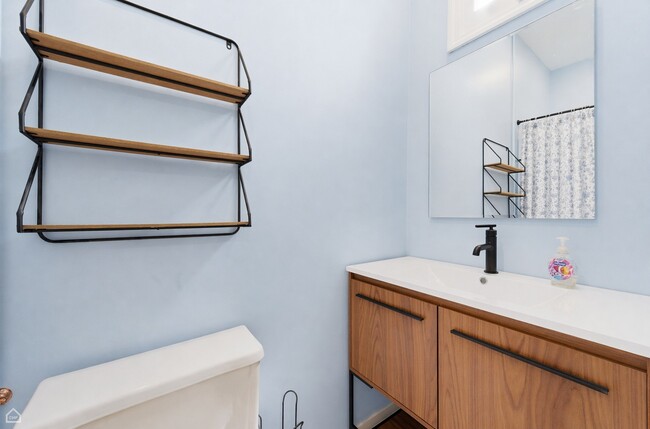 Building Photo - 235 Greenwood St