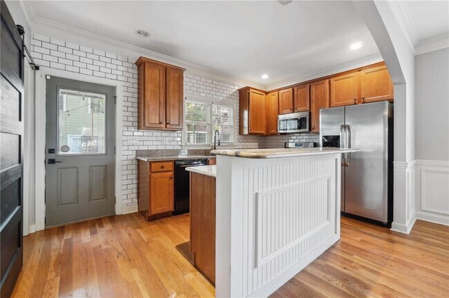 Building Photo - 163 Richmond St SE