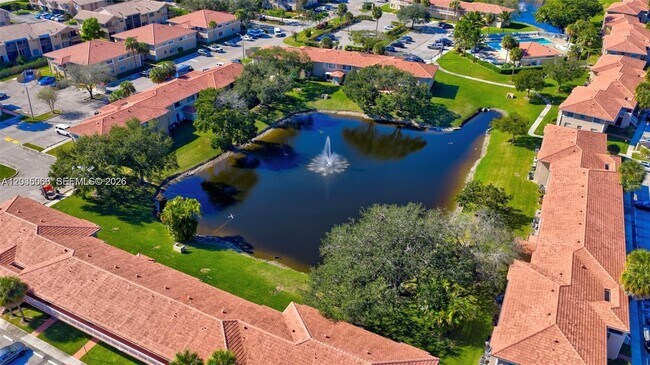 Building Photo - 908 Twin Lakes Dr