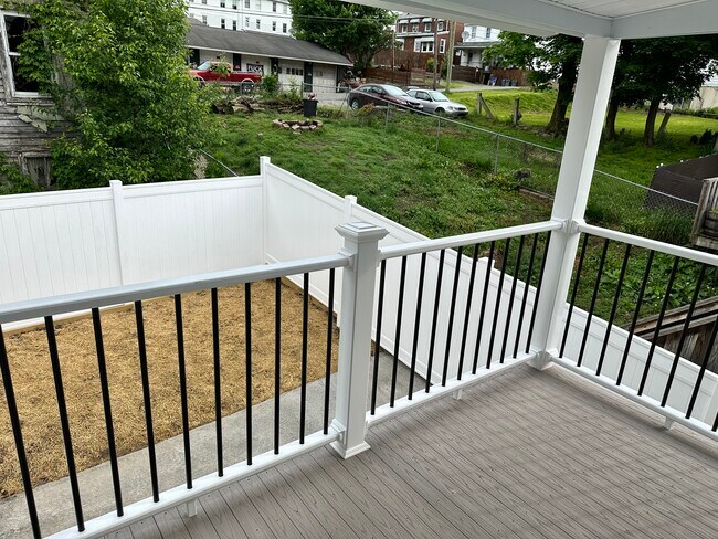 Building Photo - 113 N Coal St