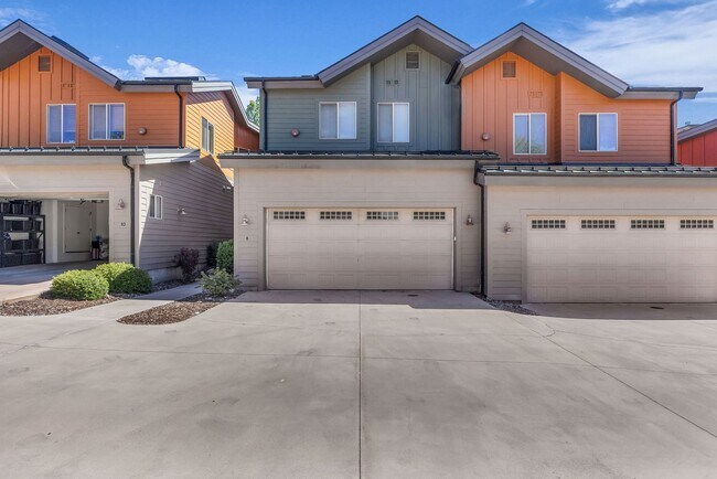 Building Photo - Quarry Village Townhome