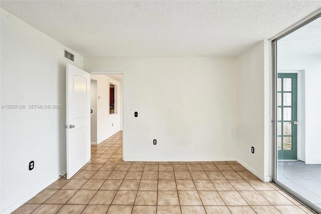Building Photo - 9480 Tangerine Pl