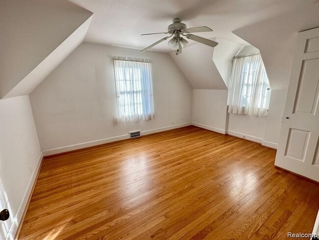 Building Photo - 4302 Sheridan Dr