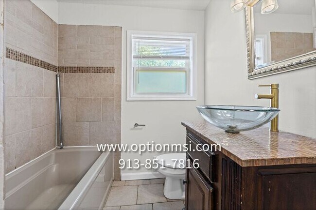 Building Photo - Cimarron Beauty- TRUE 4 bedroom, 2 bath, 1 car garage