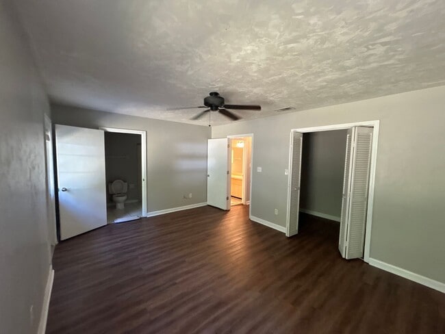 Building Photo - 2BR/2BA Townhome. BRAND NEW FLOORS