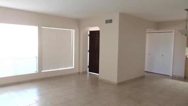 Building Photo - 428 N Calle Del Diablo